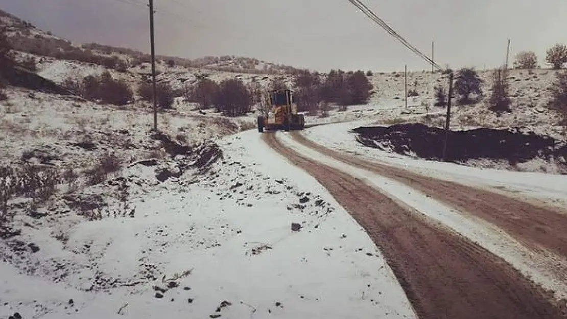 Arguvan'da Mahalleler Beyaza Büründü...