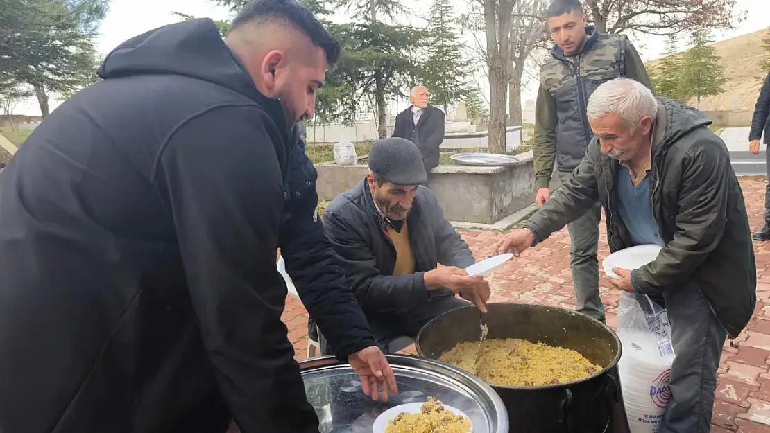 Arguvan Ermişli de Abdal Musa Birlik Lokması Dağıtıldı