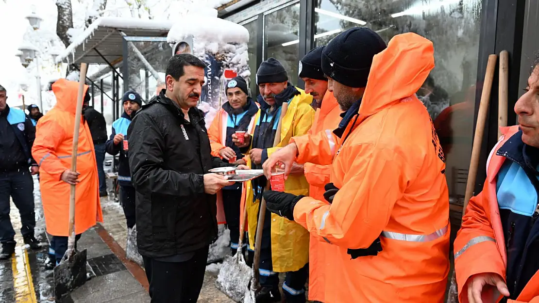 Başkan Taşkın: 'Bereketle Gelen Kar, Titizlikle Temizleniyor'