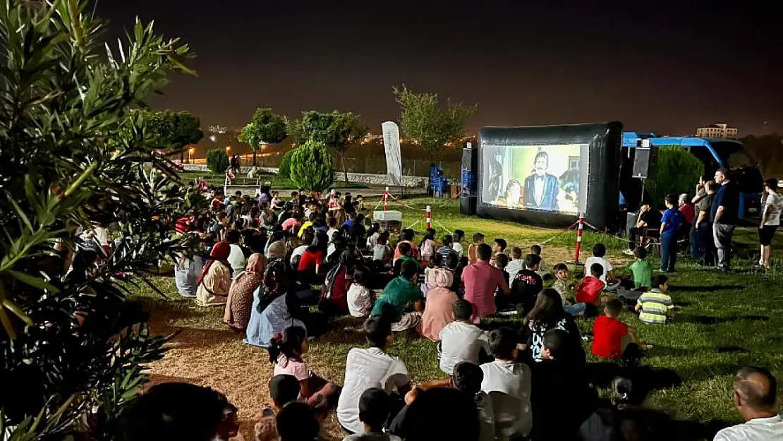 Belediyemizden Yeşilçam Rüzgarı: Nostaljik Filmler Açık Havada