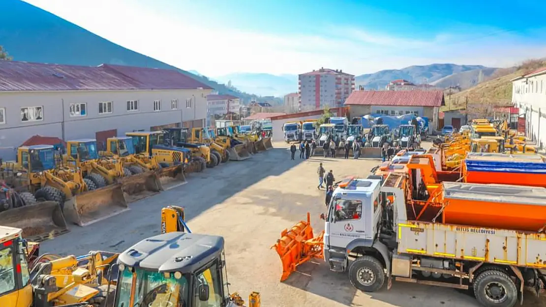 Bitlis Belediyesi, kış öncesi araçların bakımlarını tamamlıyor...