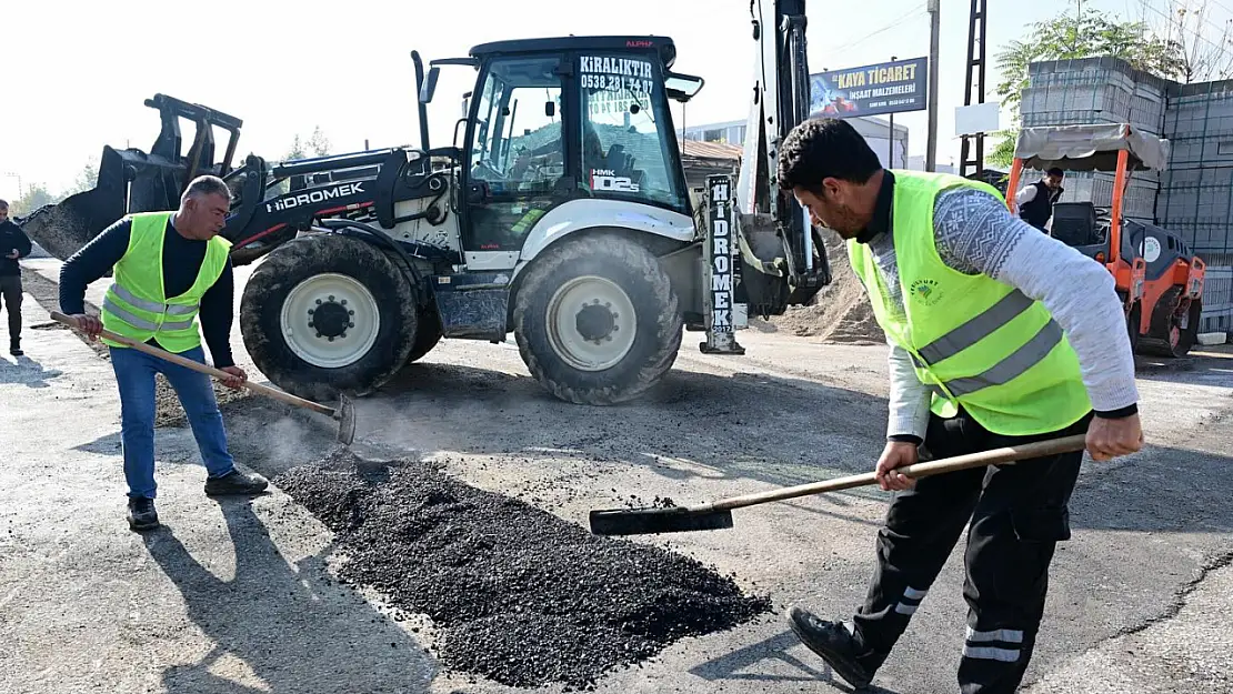 Bu yıl 300 km sathi kaplama ve 70 bin sıcak asfalt yaptık...