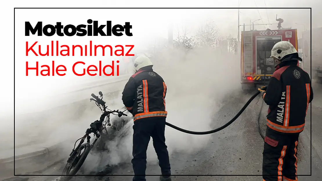 Çöşnük'te seyir halindeki bir motosiklet alev aldı.