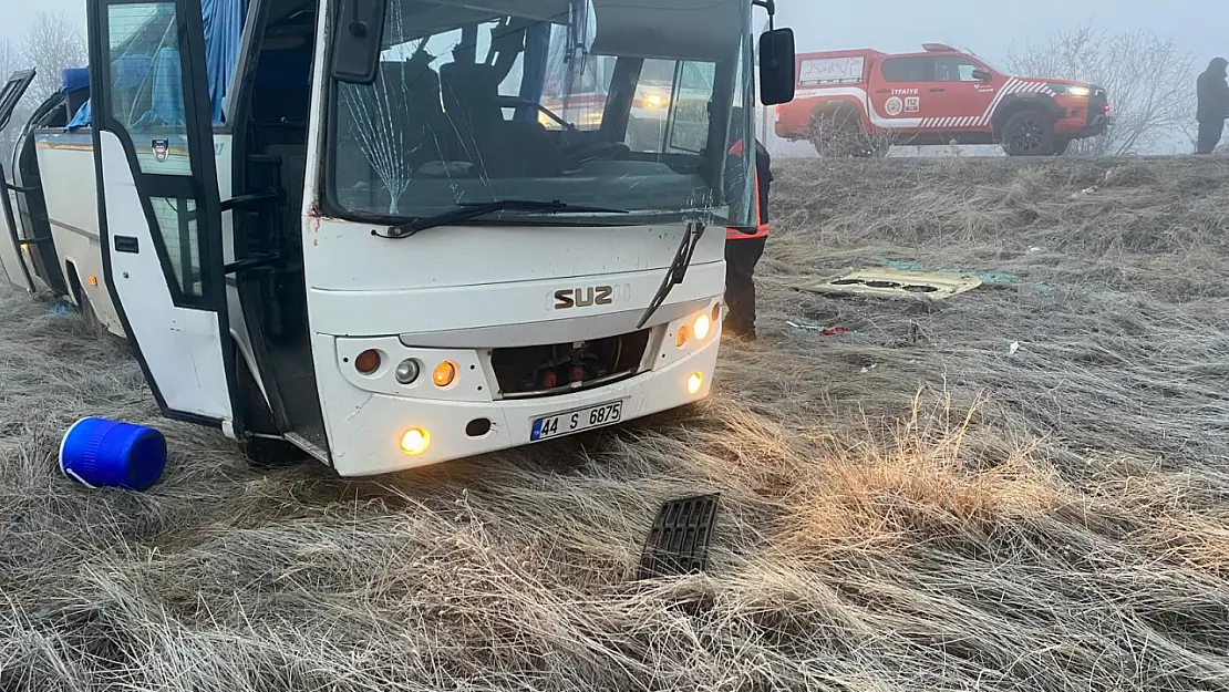 Doğanşehir'de Servis Kazası: 16 Yaralı