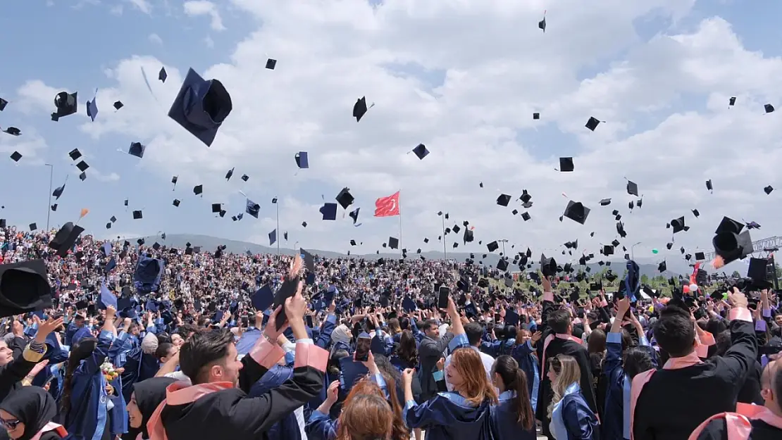 Erzincan Binali Yıldırım Üniversitesi Mezuniyet Töreni Yapıldı