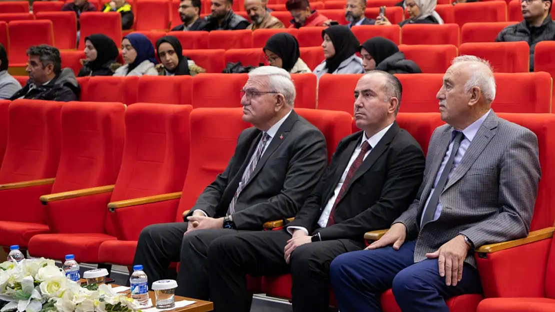 Erzincan Binali Yıldırım Üniversitesi'nde 'Su Verimliliği Seferberliği ve Tedbirleri Eğitimi' verildi.