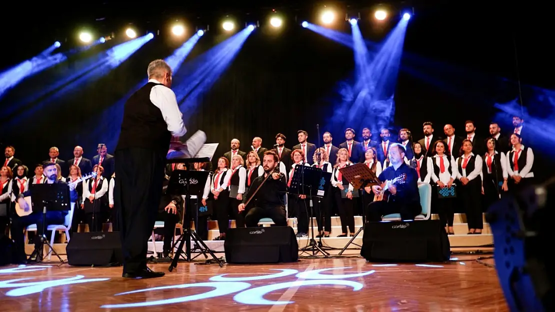 Erzincan Kardeşlik Korosu ilk konserini verdi.