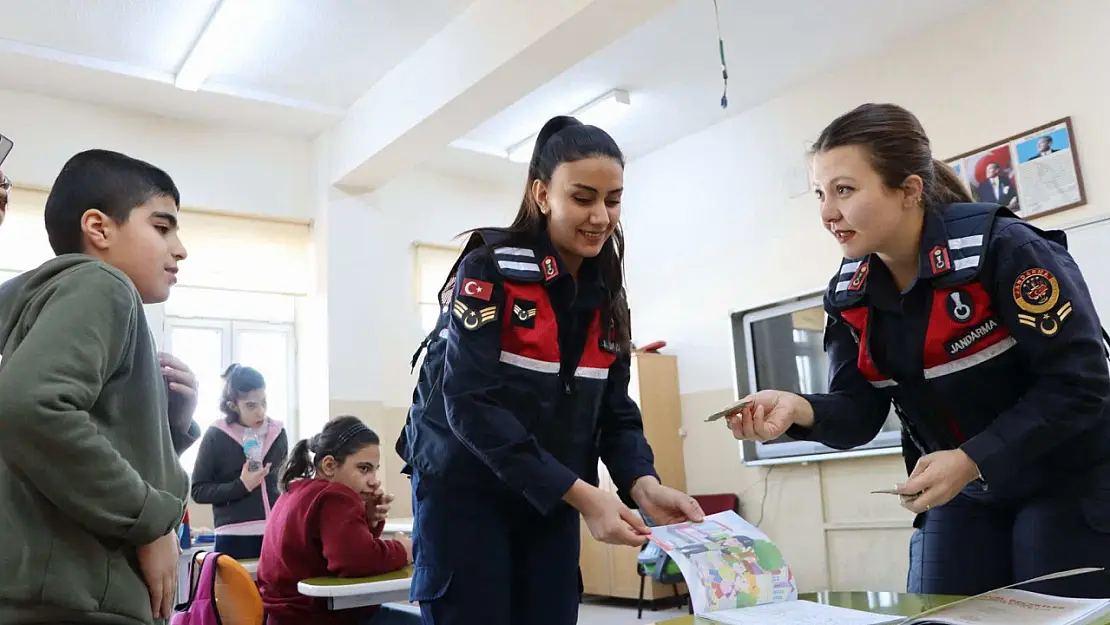 Jandarmadan Anlamlı Ziyaret: Özel Çocuklarla Boyama Etkinliği Düzenlendi