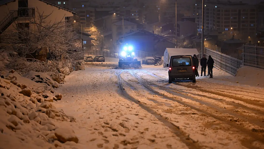 Malatya'da Kar Yağışı Etkili Oluyor: Ekipler Seferber Oldu