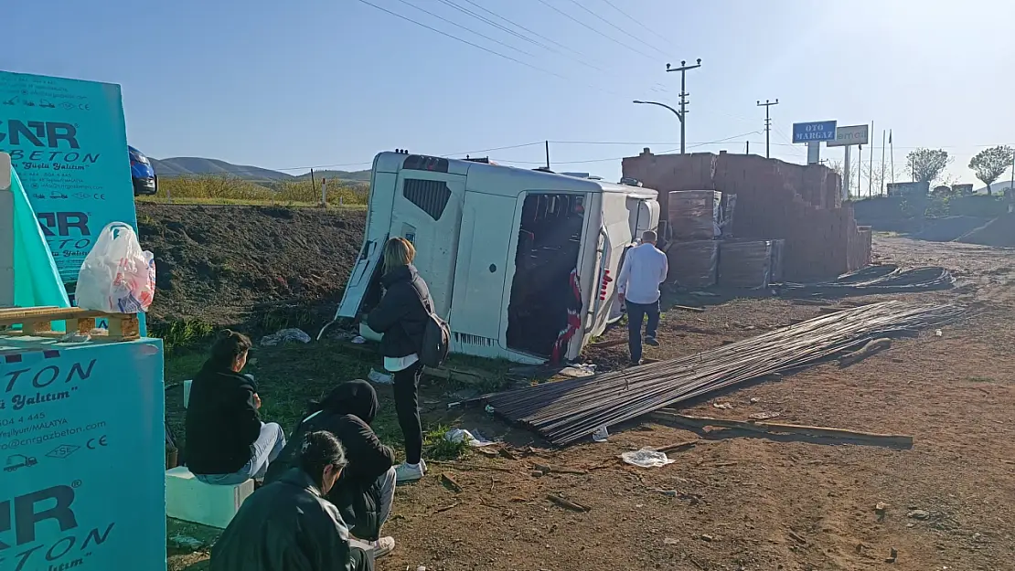 Malatya Elazığ Yolunda Otobüs Kazası 20 Yaralı!