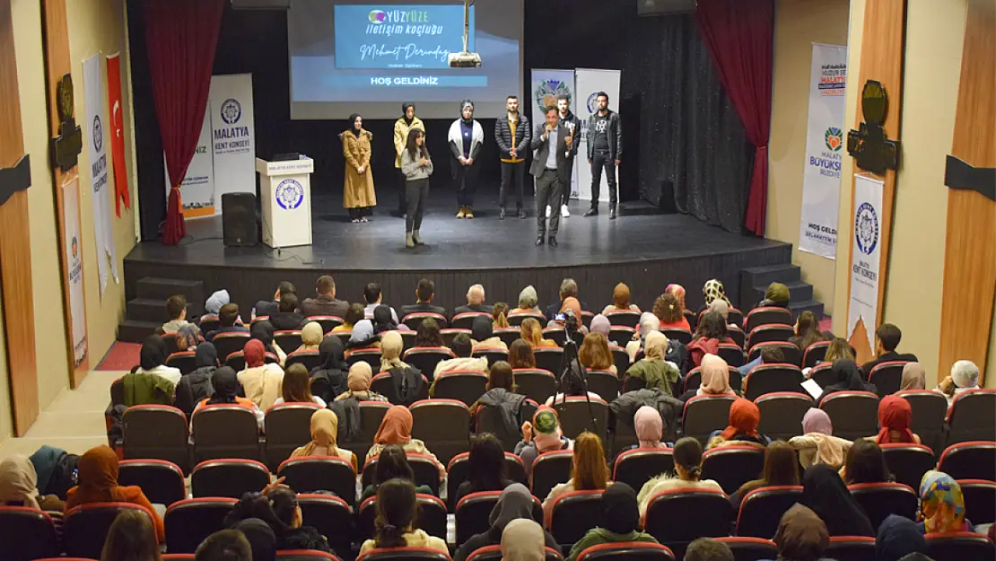 Malatya Kent Konseyinde Yüzyüze İletişim Semineri eğitim programı düzenlendi.