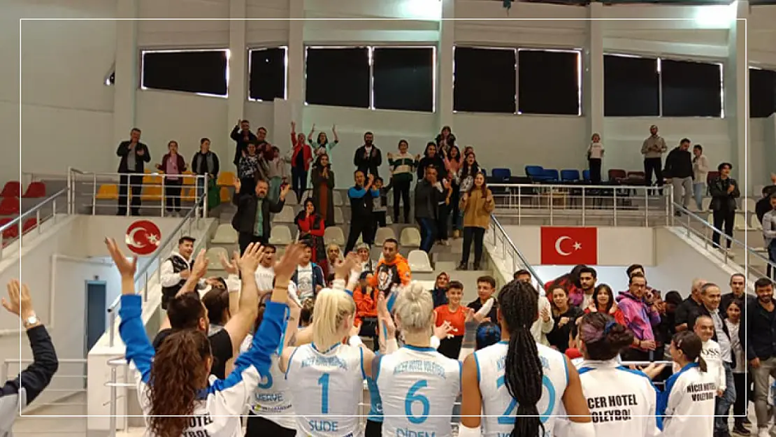 Malatya Nicer Hotel Voleybol, Tarsus Belediyespor'u 3-1 Yendi