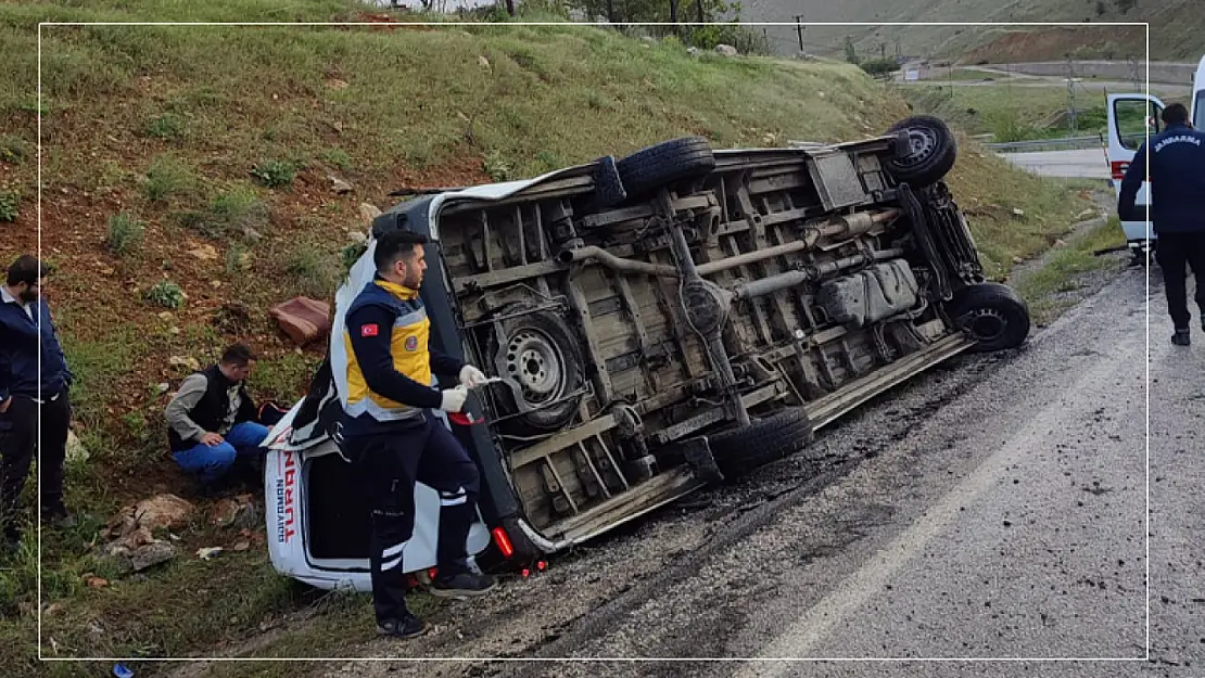 Minibüs Devrildi: 12 Yaralı, 1'i Ağır