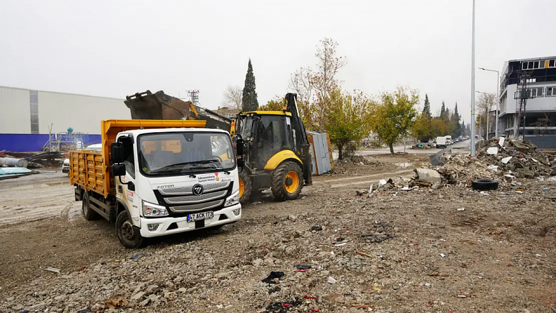 Odun Ambarları ve Küçük Sanayi Sitesi Hafriyat Atıklarından Temizleniyor