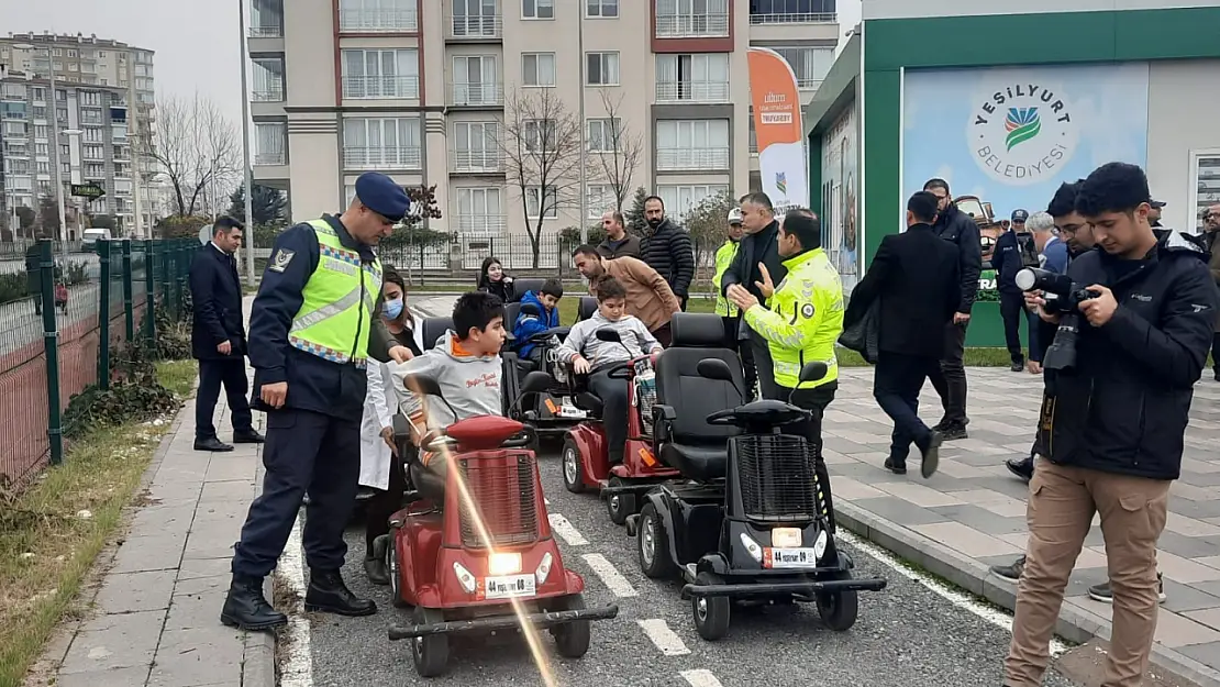 Malatya İl Jandarma Komutanlığı  Tarafından Öğrenciler Uygulamalı Trafik Eğitim Dersi