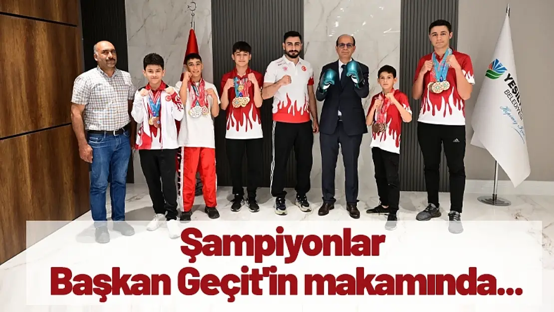 Şampiyonlar Başkan Geçit'in makamında...