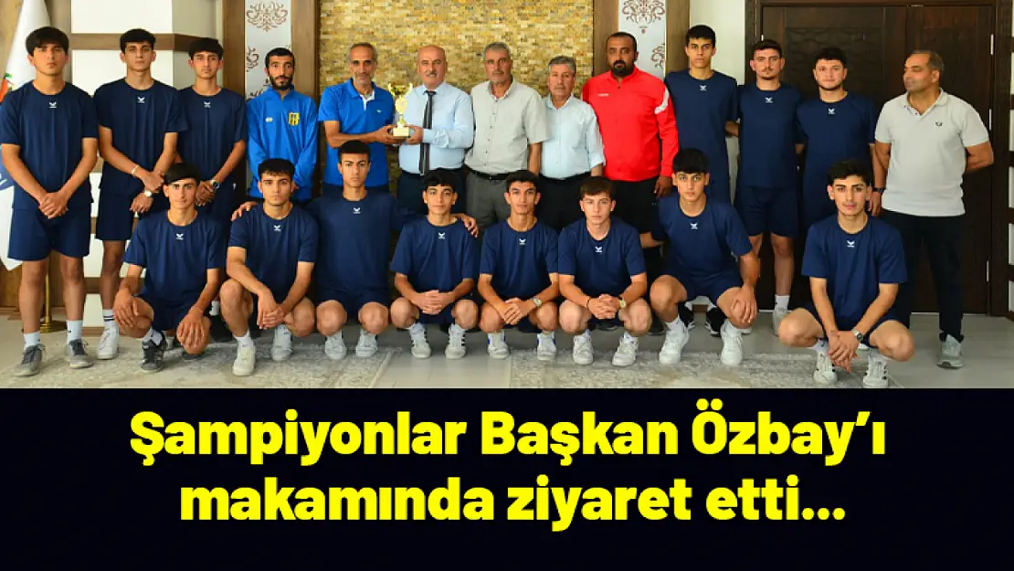 Şampiyonlar Başkan Özbay'ı makamında ziyaret etti...