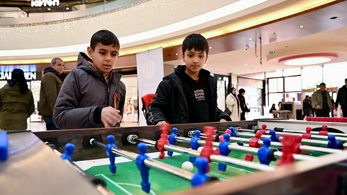 Yeşilyurt Belediyesi'nin Geleneksel Spor Şenlikleri Büyük İlgi Görüyor