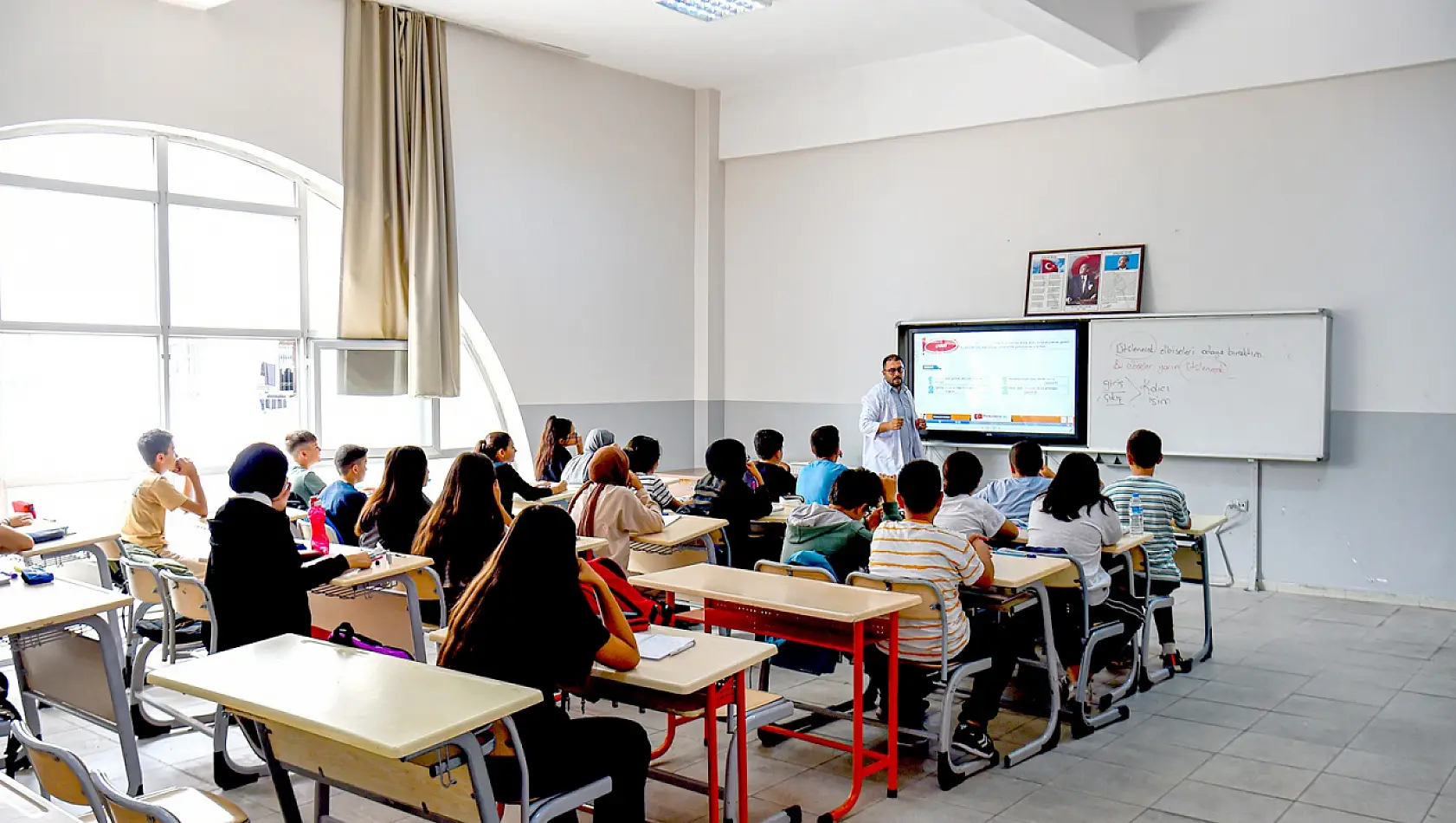 Semt Konaklarında 1200 Öğrenci İçin Ders Zili çaldı.