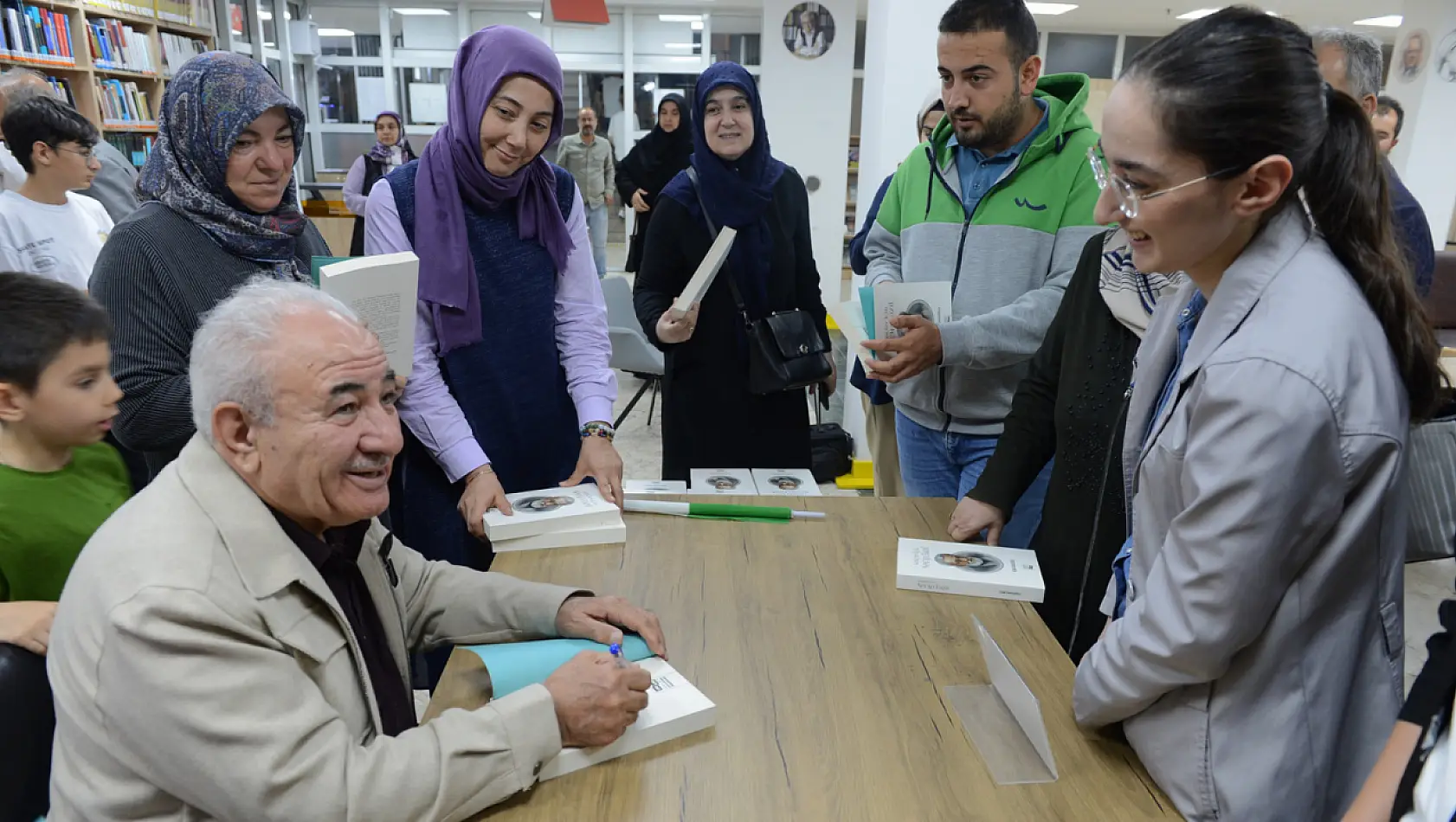 Vakkasoğlu 'Bize Yazma ve Konuşma Cesaretini Necip Fazıl Vermiştir'