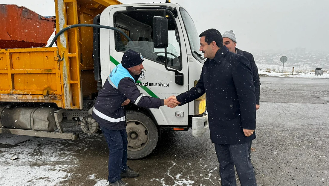 250 Personel, 40 İş Makinesi: Battalgazi’de Kar Alarmı