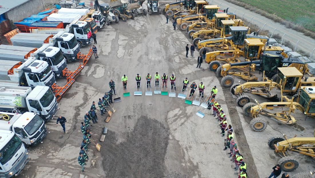 Elazığ’da Kar Mesaisi: 215 Personel Görevde