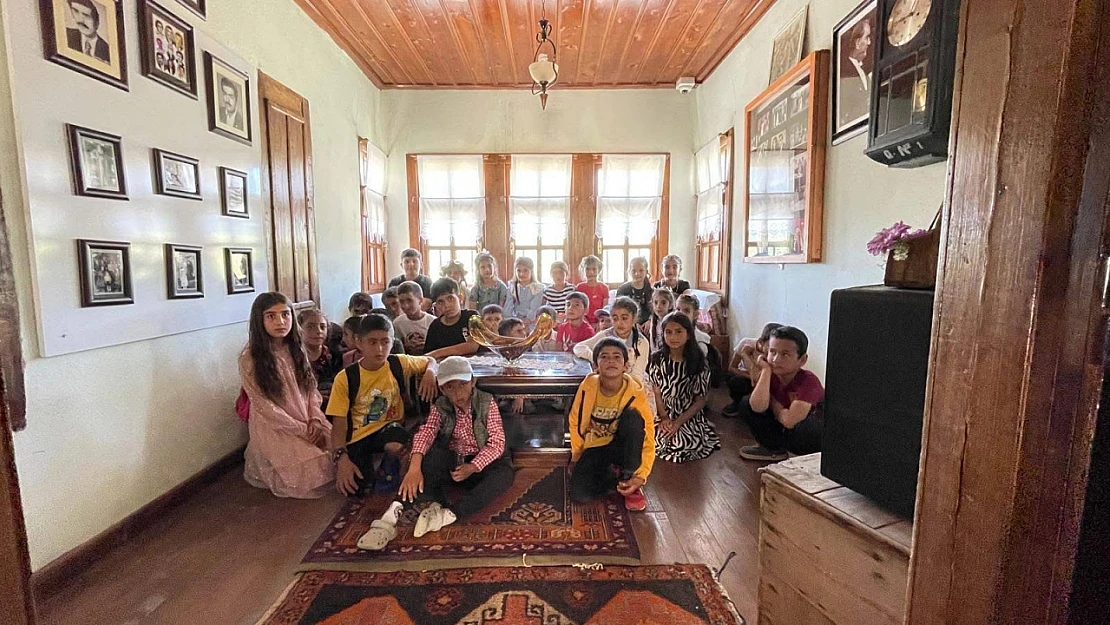 Arapgir'de Öğrencilere Yönelik Kültürel Gezi Programı Düzenlendi