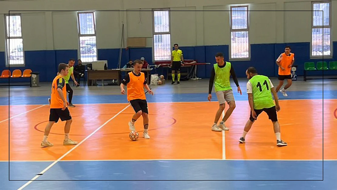 Battalgazi Belediyesi'nden 29 Ekim'e Özel Futsal Turnuvası: Gençler Sahada