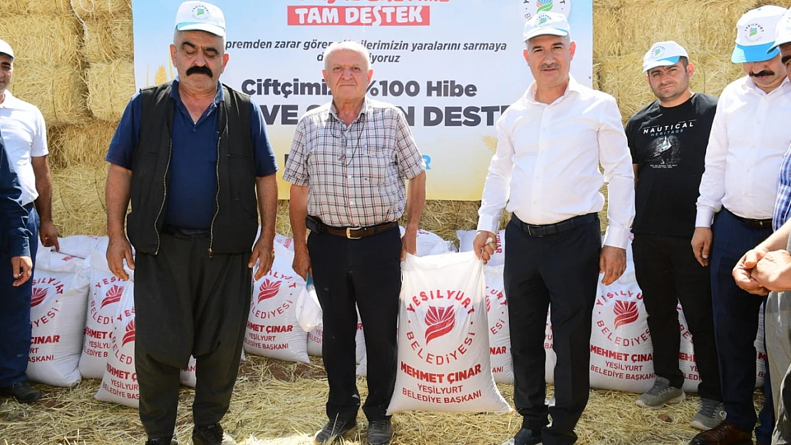 Depremzede Çiftçilere 25 Ton Arpa İle 7 Ton Saman Dağıtıldı