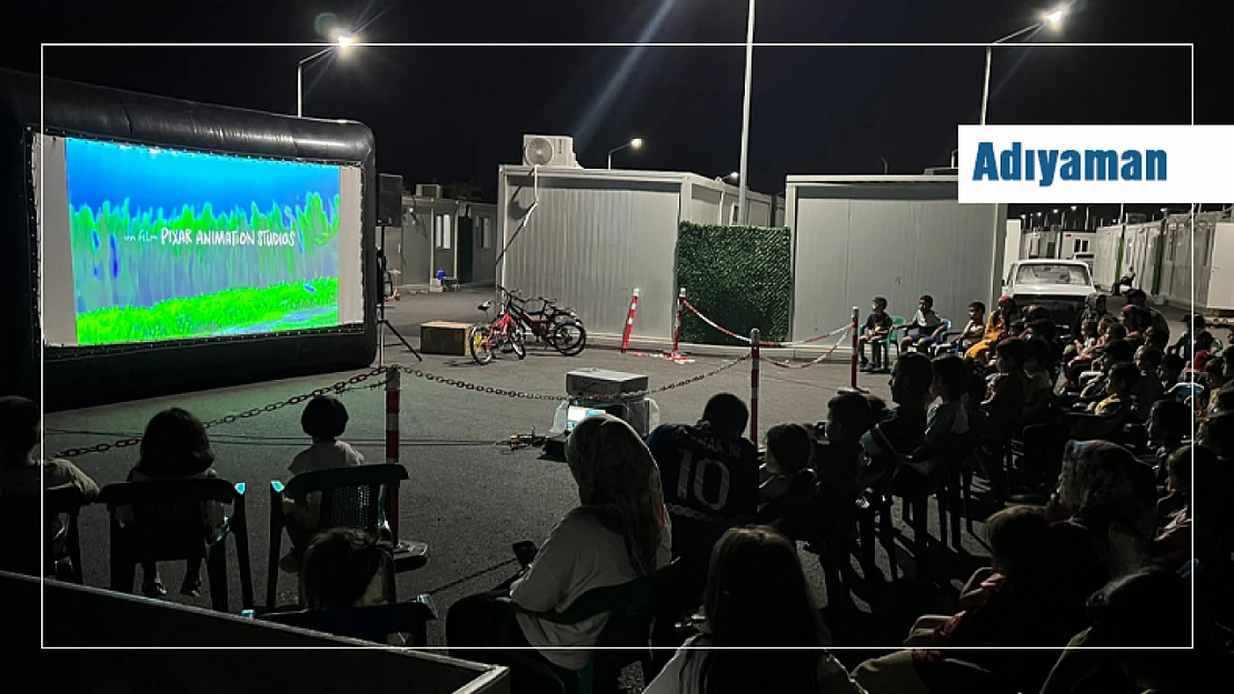 Depremzede Çocuklar Sinema Etkinliğinde Buluştu