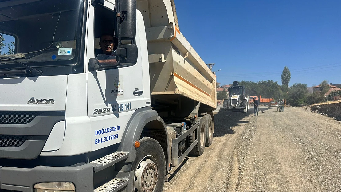 Doğanşehir'de Park, Yol ve Altyapı Çalışmaları Sürüyor