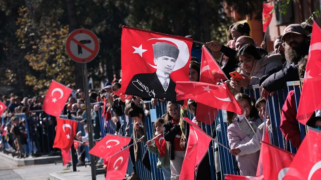 Erzincan'da 29 Ekim Coşkusu: Cumhuriyetimizin 101. Yılı Kutlandı