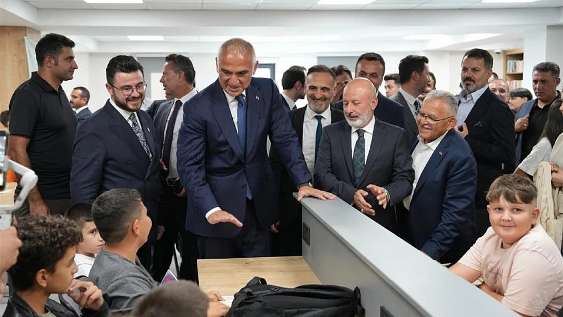 Kayseri Kocasinan'a 20 Bin Kitaplık Modern Kütüphane Kazandırıldı