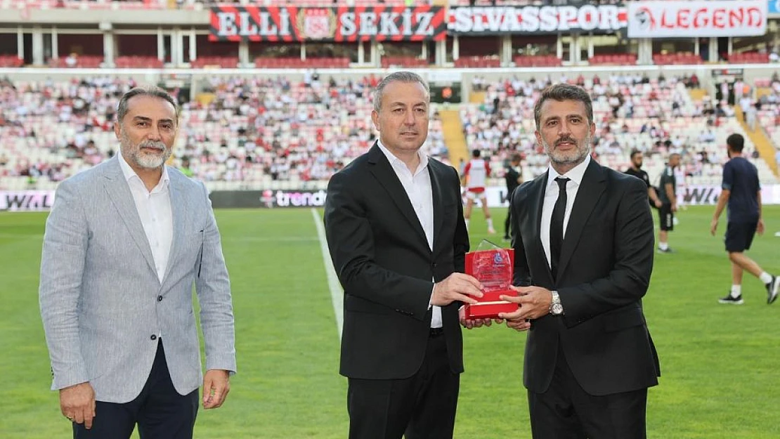 Özbelsan–Sivasspor Sponsorluk Anlaşması Sonrası Plaket Töreni