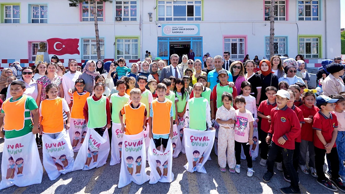 'Robot Değil, Çocuk Yetiştiriyoruz': Tekin'den Eğitimde Yeni Vurgular
