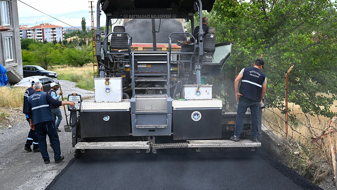 Yıllardır Beklenen Yol Asfaltlandı, Mahalle Halkı Memnun