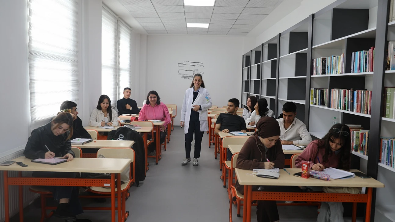 Battalgazi'de Öğrenciler Birebir Eğitimle Sınavlara Hazırlanıyor