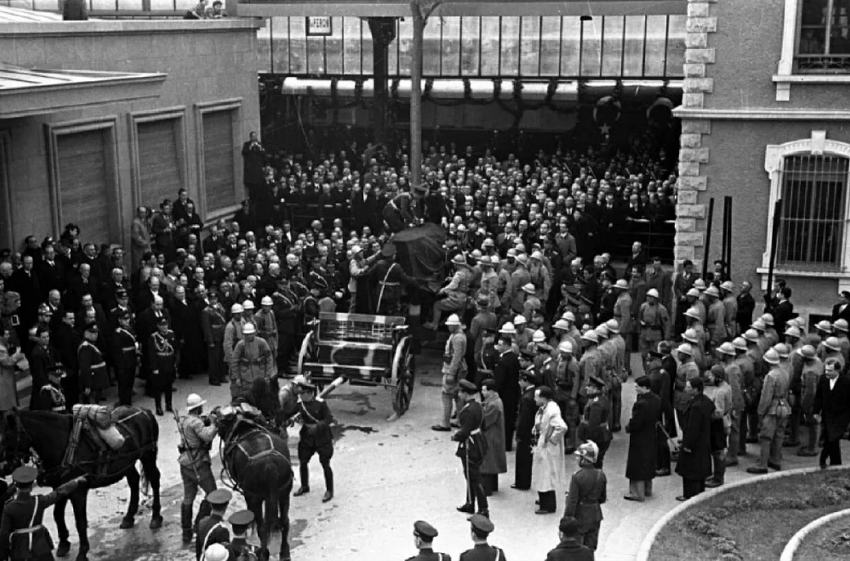 Mustafa Kemal Atatürk'ün cenazesinden kareler