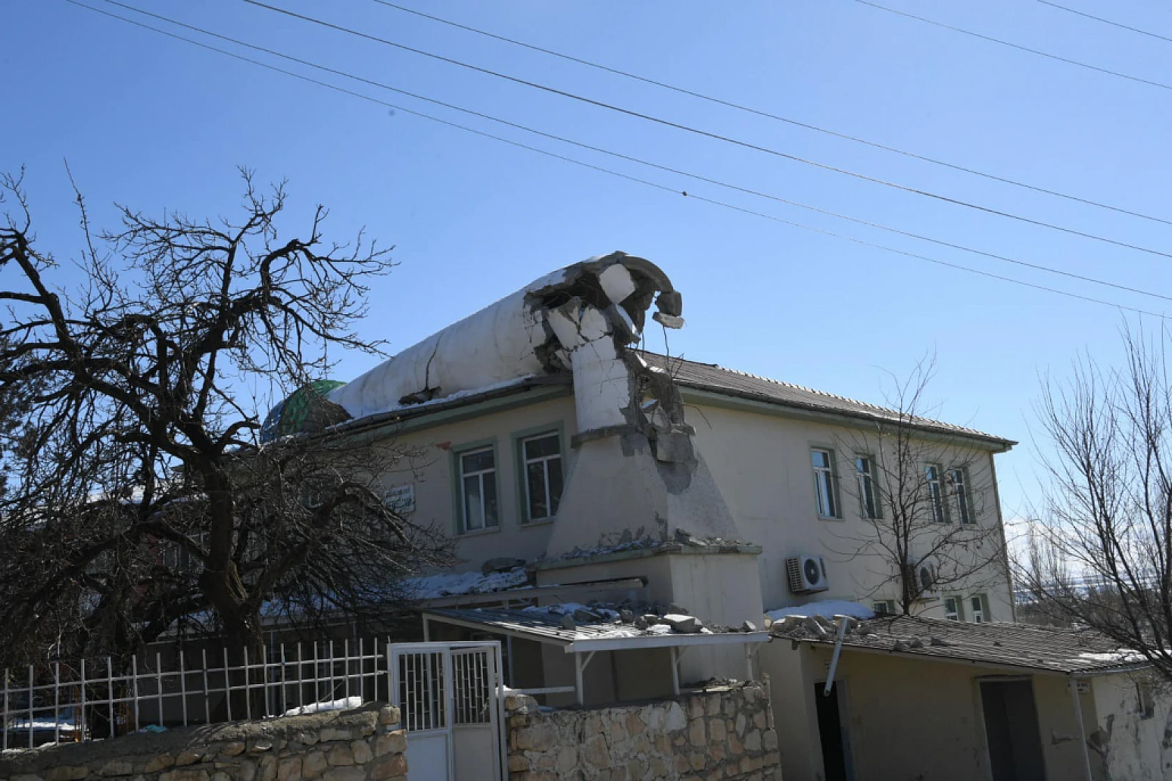 Akçadağ İlçesi Bahri'de yıkım görüntülendi.