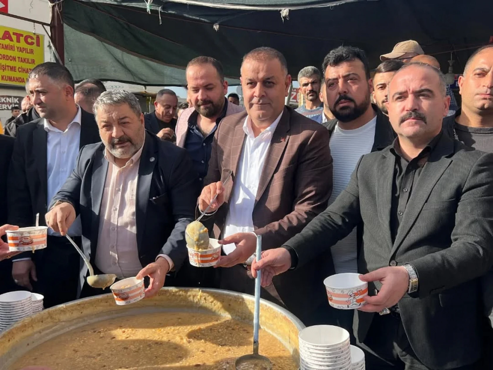 Alparslan Türkeş İçin Aşure İkram Edildi...