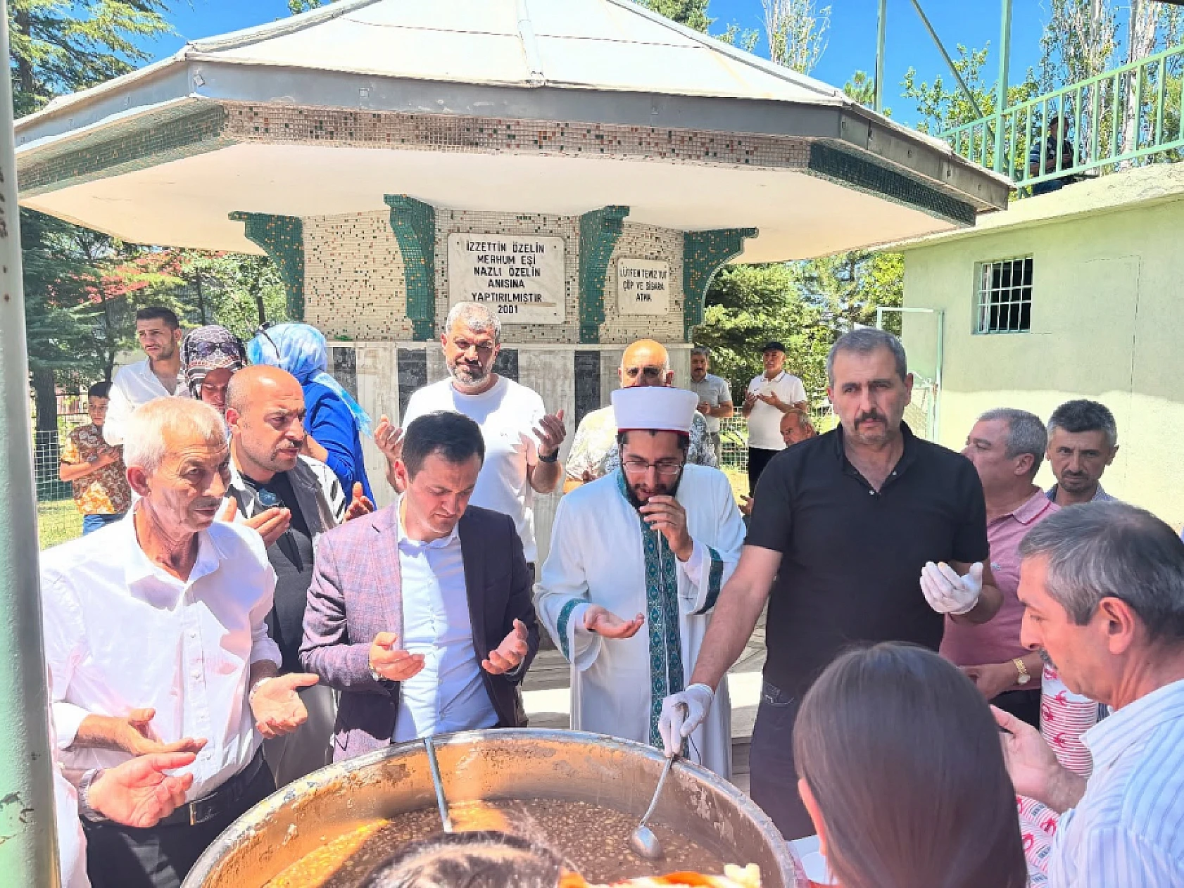 Arapgir'de Muharrem Ayı Bereketi: Cuma Namazı Sonrası Aşure İkramı