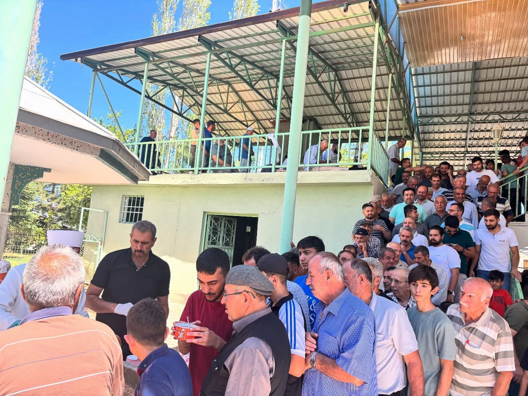 Arapgir'de Muharrem Ayı Bereketi: Cuma Namazı Sonrası Aşure İkramı