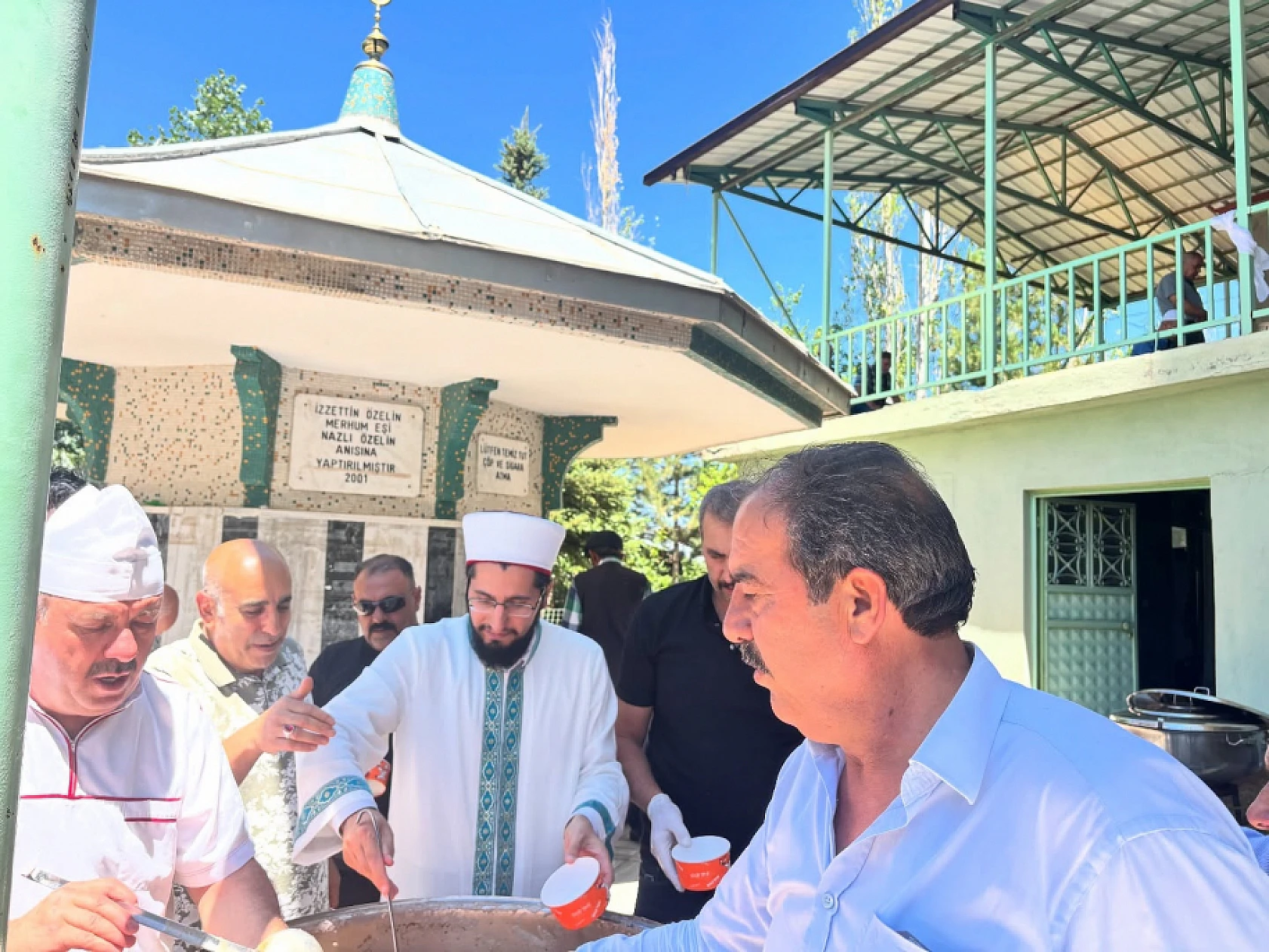 Arapgir'de Muharrem Ayı Bereketi: Cuma Namazı Sonrası Aşure İkramı