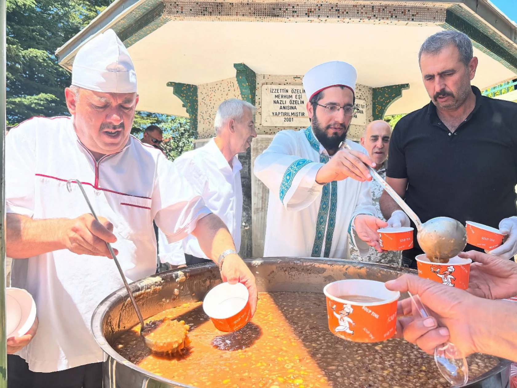 Arapgir'de Muharrem Ayı Bereketi: Cuma Namazı Sonrası Aşure İkramı