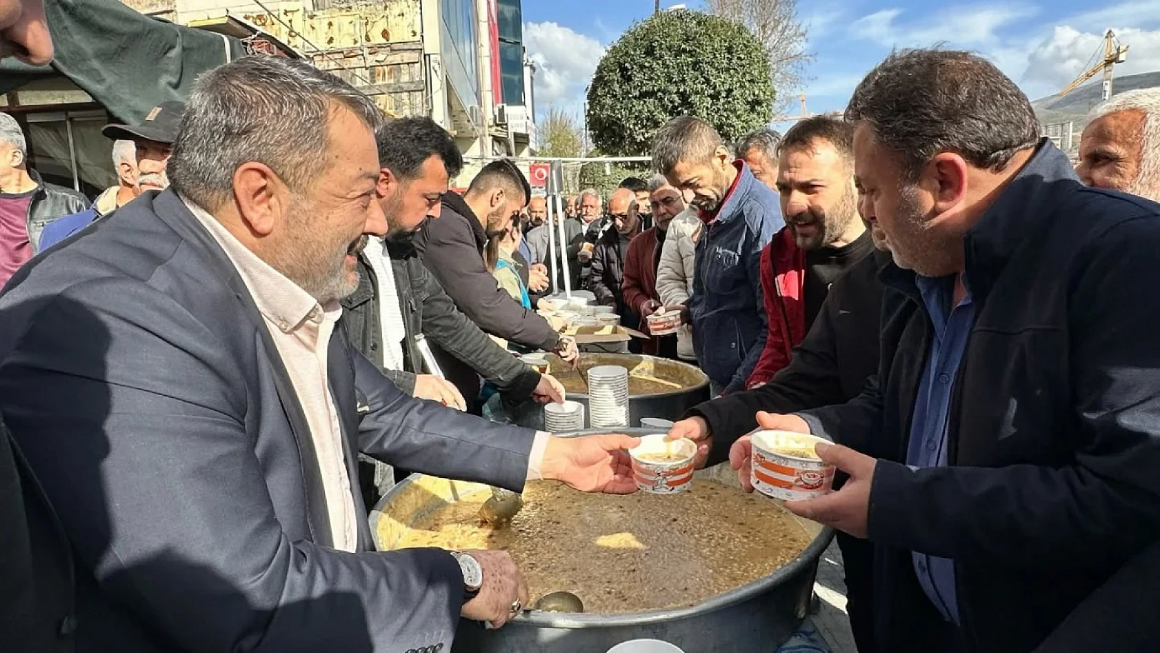Alparslan Türkeş İçin Aşure İkram Edildi...