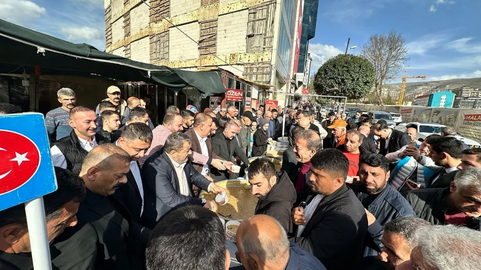 Alparslan Türkeş İçin Aşure İkram Edildi...