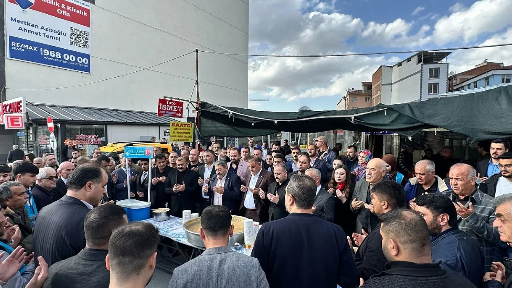 Alparslan Türkeş İçin Aşure İkram Edildi...