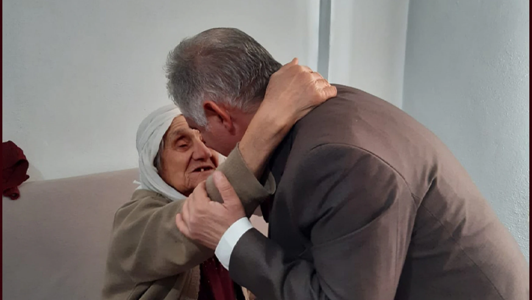 90 Yaşındaki Hanım ÖZDAMAR evinde ziyaret edildi.