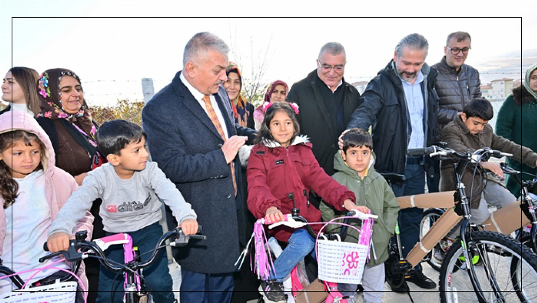 Deprem'in çocuklarına 600 adet bisiklet hediye edildi.