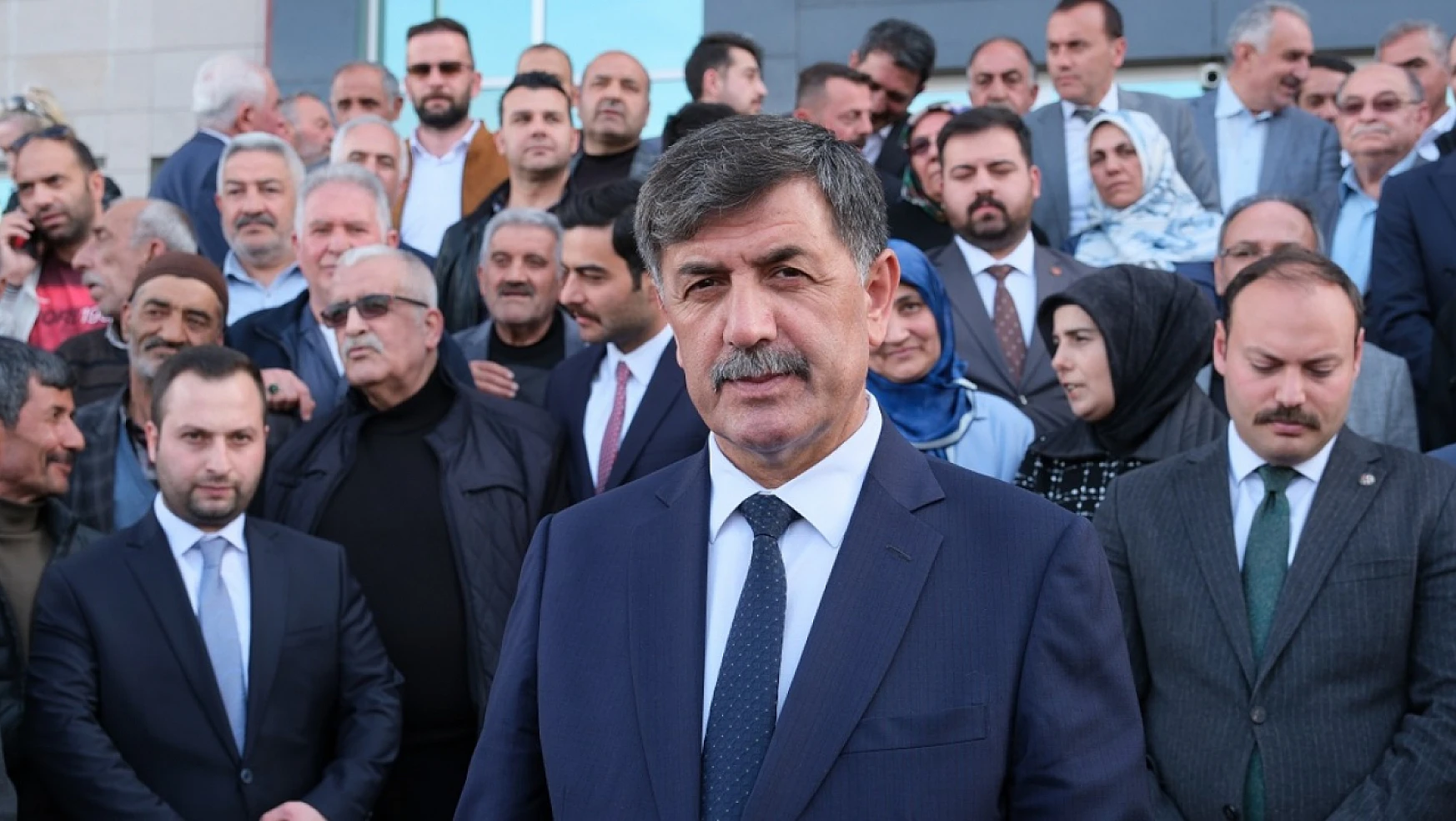 Erzincan Belediye Başkanı Bekir Aksun Mazbatasını aldı...